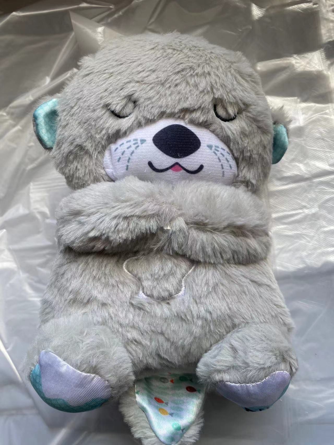 Peluche loutre Sound Machine Soothe 'n Snuggle avec lumières, sons et mouvements de respiration rythmiques pour bébé